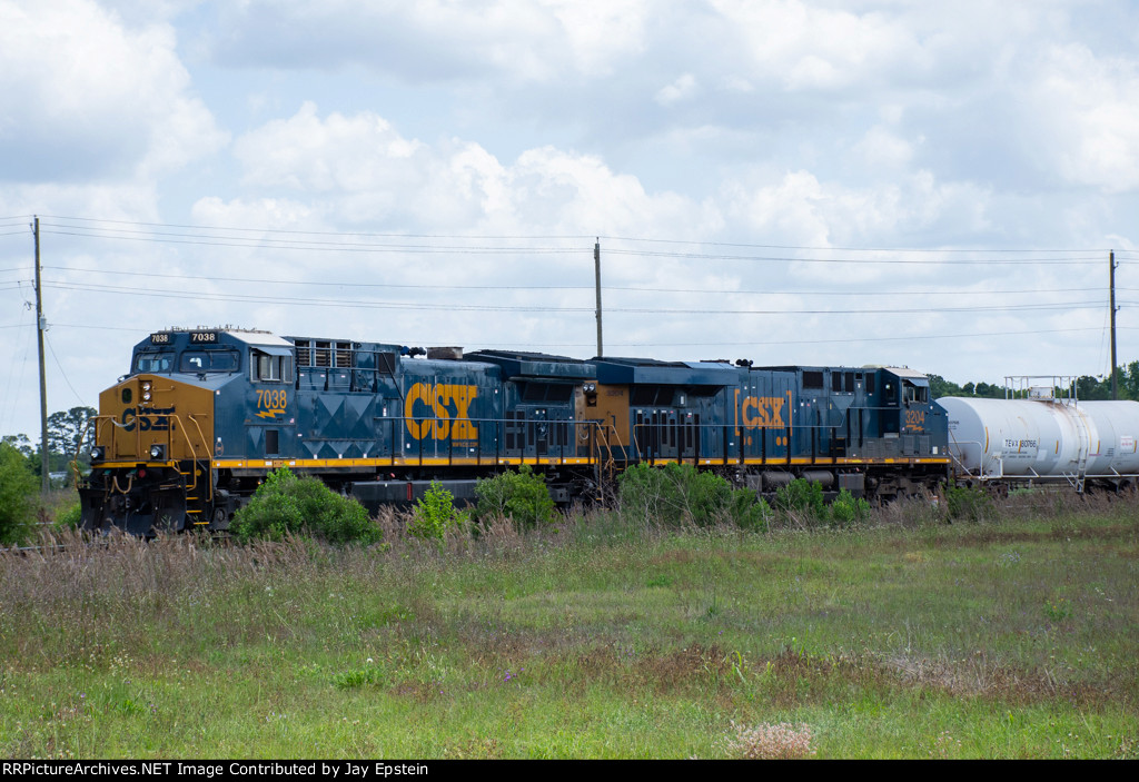 CSX 7038 and 3204 lead M514 (Waycross to Nashville) out of Rice Yard